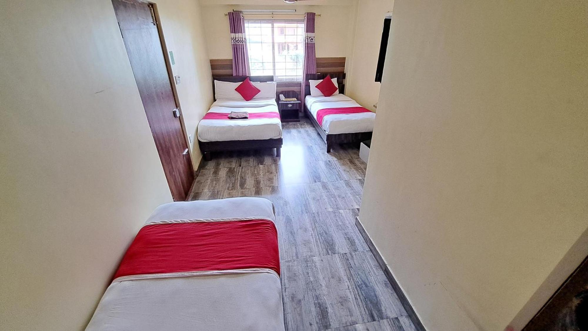 Hotel Elite Pokhara Kültér fotó